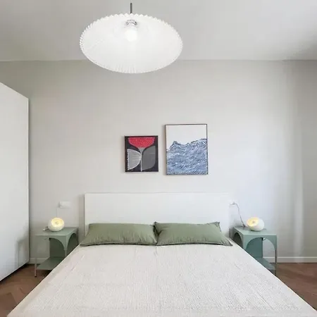 Lovely One Bedroom Flat With Terrace In Via Sebino Апартаменты *