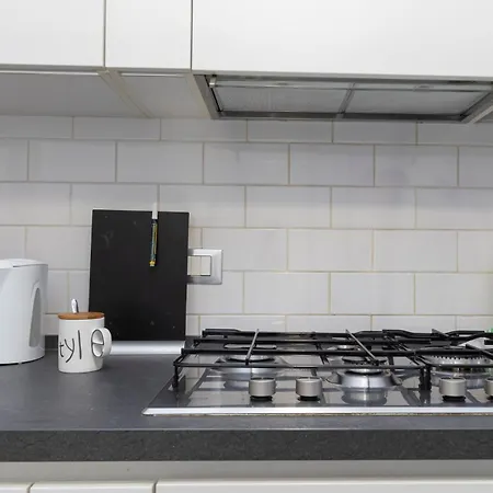 Gambara M1 - 15 Min To Duomo, Balcony, Ac&wifi דירה