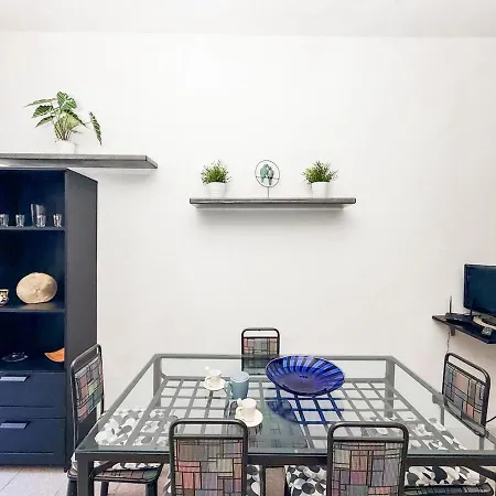 アパート Three-room 2 Bedrooms With Balcony 2 Min From