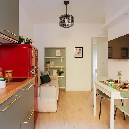 The Rent - Cozy One-bedroom In The Paolo Sarpi Area * Mediolan