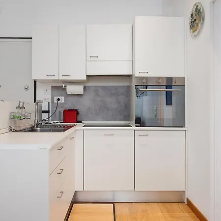 Holi California - Lovely With Metro Steps Away * Milano