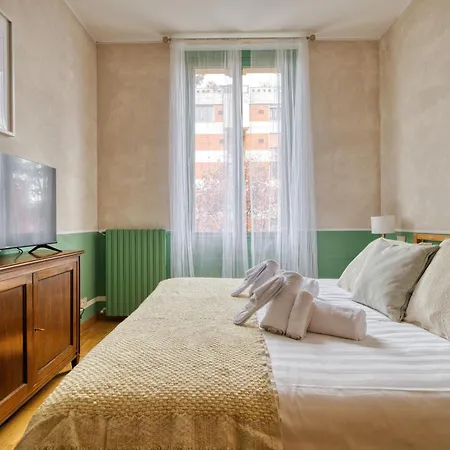 Elegant Three In Porta Romana By Mastery Daire Milano