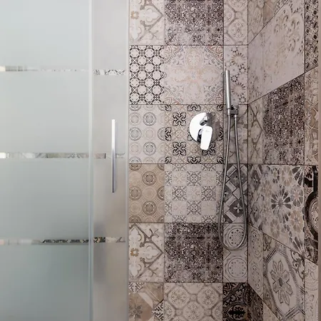 Fusetti Elegante Con Balcone In Zona Navigli * Milano