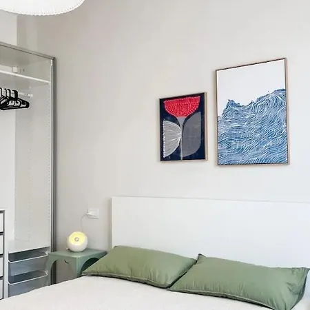 Lovely One Bedroom Flat With Terrace In Via Sebino Апартаменты