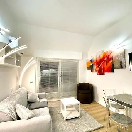 Cozy On An Upper Floor Near Missori And Vetra Metro Station Apartmán Milán