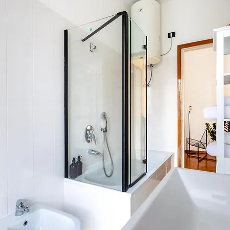 Duomo 7 Min - 3 Bedrooms, Terrace & Parking * Μιλάνο