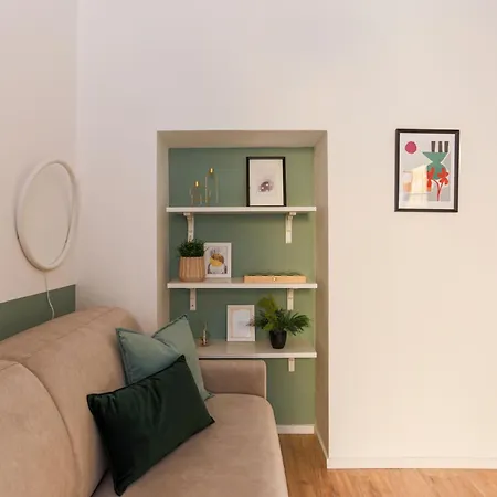 The Rent - Cozy One-bedroom In The Paolo Sarpi Area