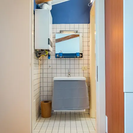 Luminosa Mansarda Con Travi In Legno * ميلان