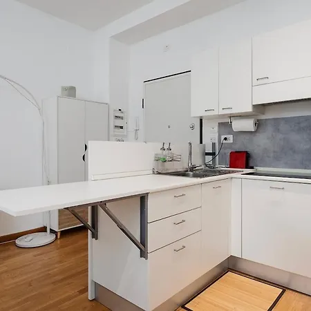 Holi California - Lovely With Metro Steps Away Milano