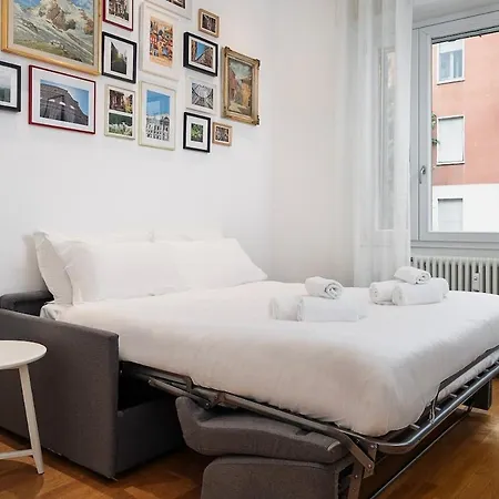 Holi California - Lovely With Metro Steps Away