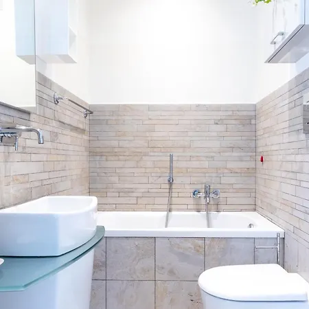 Apartamento A 300m Dalla Metro Nel Cuore Di Con Wifi *