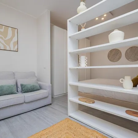 Apartment Living Bande Nere