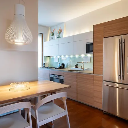 Luca Darsena Viale Papiniano 公寓