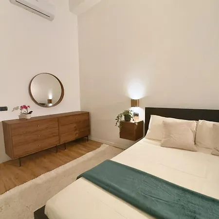 Casa Picasso - Above The Subway Apartment Mailand