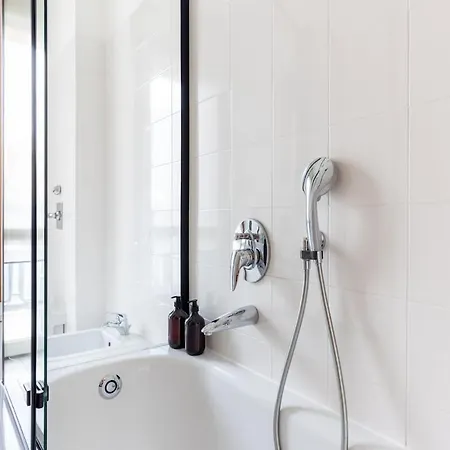 Appartement Duomo 7 Min - 3 Bedrooms, Terrace & Parking