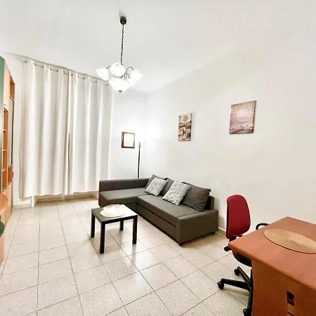 아파트 Three-room 2 Bedrooms With Balcony 2 Min From 밀라노