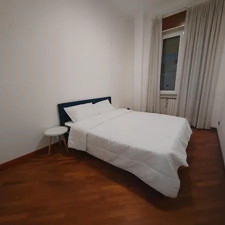 Spacious With Three Bedroom And Large Kitchen Апартаменты