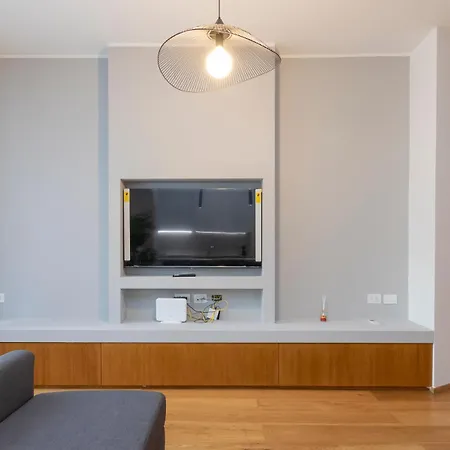 I-host - Bronzino 7 ميلان