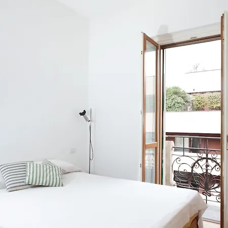 Boho Chic In Isola Area Милан