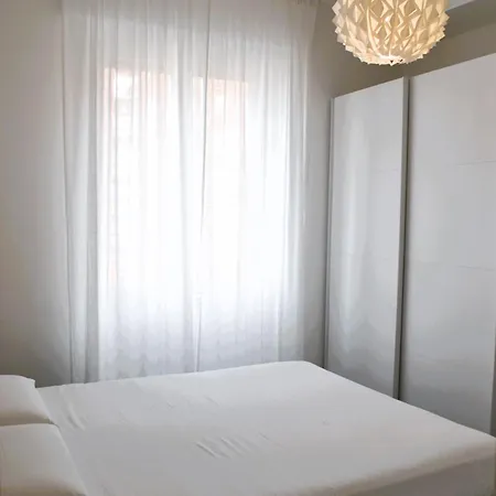 Appartement Intero Zona Prada, Metropolitana M3 Brenta Milaan