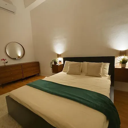 Casa Picasso - Above The Subway