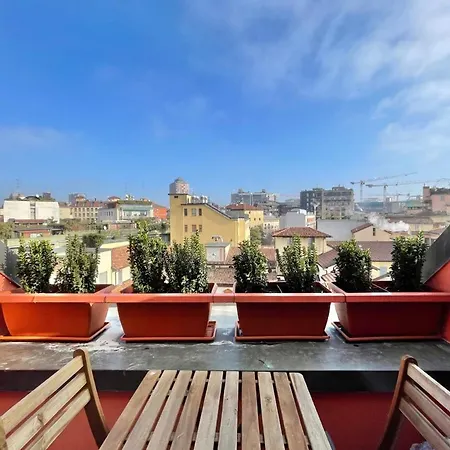 Cozy On An Upper Floor Near Missori And Vetra Metro Station *