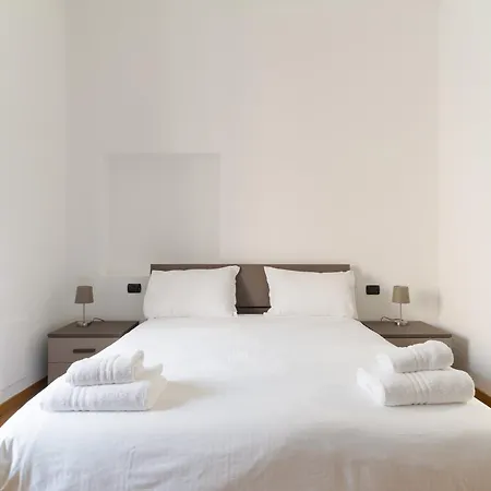 Guesthost - Modern Flat Near Darsena *