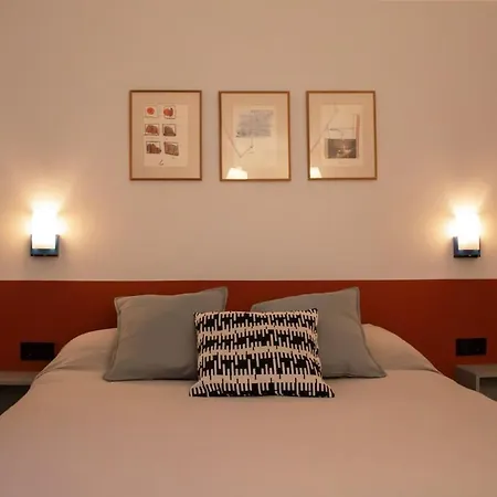 Spacious, Bright Flat With 2 1 Double Bedrooms Milano