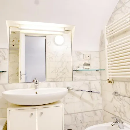 San Babila Elegant Duplex - Design District Apartment