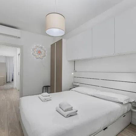 Apartment 4 Min To Metro - 8 Min To Lin Airport - Area *