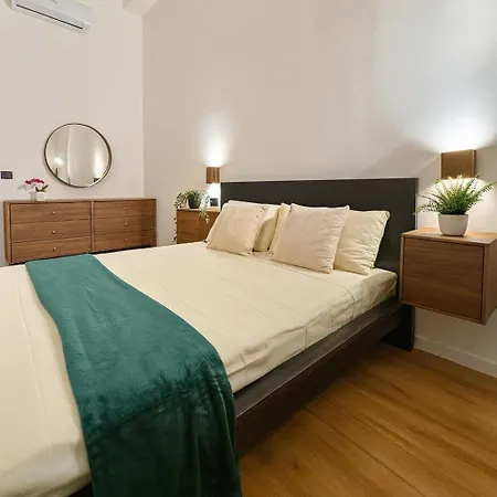 Casa Picasso - Above The Subway