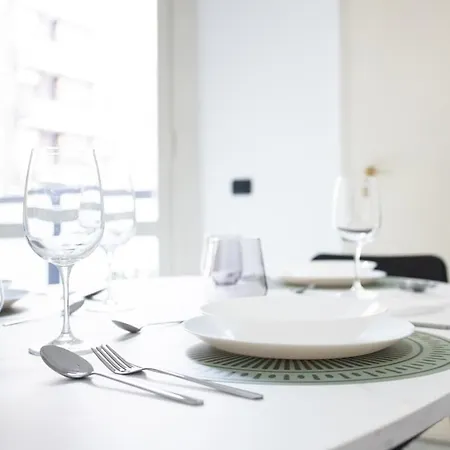 Duomo 7 Min - 3 Bedrooms, Terrace & Parking 公寓