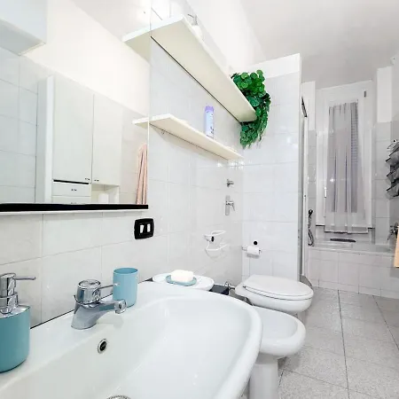 アパート Three-room 2 Bedrooms With Balcony 2 Min From