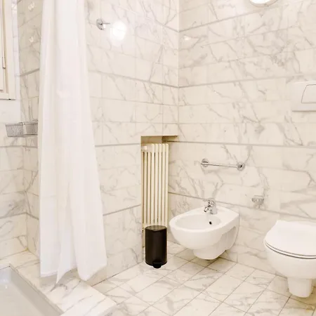 San Babila Elegant Duplex - Design District Apartment
