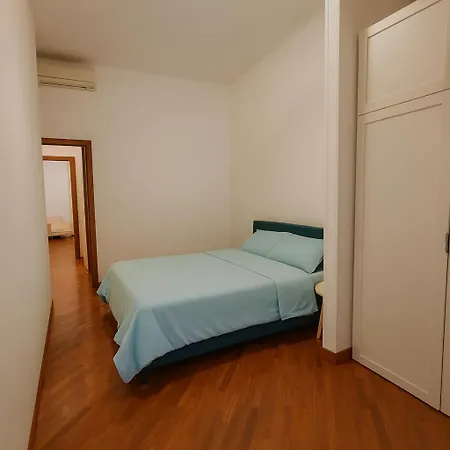 Apartament Spacious With Three Bedroom And Large Kitchen Mediolan