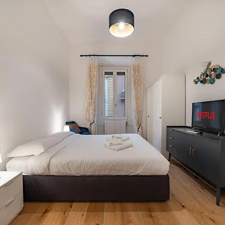 5 Walk From Porta Venezia Station, With 2 Bedrooms Daire Milano