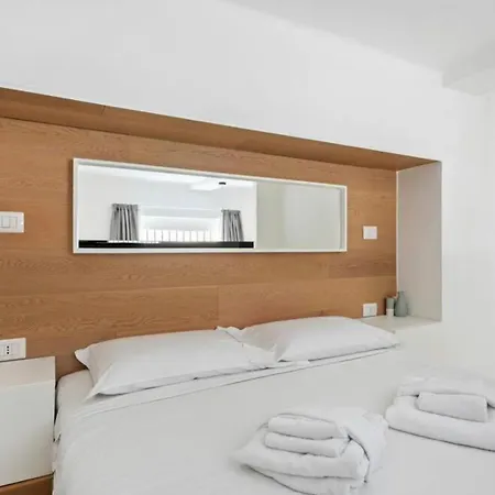 Giusti Two-bedroom Duplex - Arco Della Pace & Sempione Park - Sleeps 5 شقة *