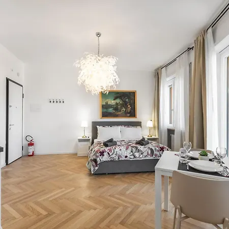 Apartment Centrale-duomo 10min - La Dolce - Metro Loreto 4min *
