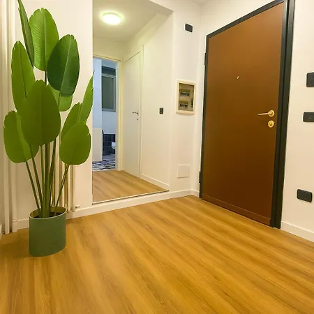 Casa Picasso - Above The Subway Apartment