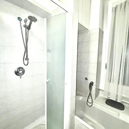 Three-room 2 Bedrooms With Balcony 2 Min From アパート