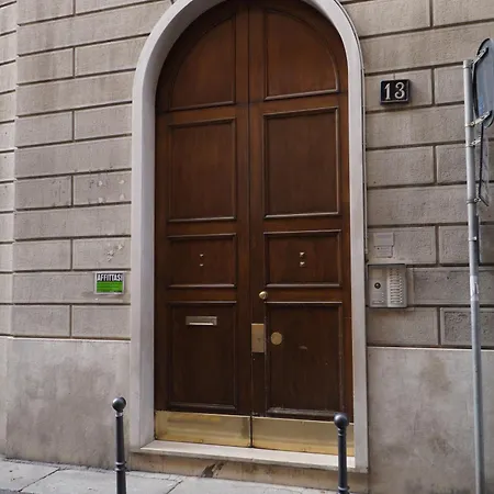 San Babila Elegant Duplex - Design District Apartment Milan