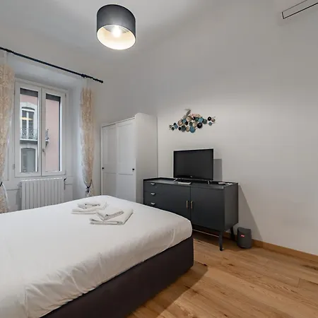 5 Walk From Porta Venezia Station, With 2 Bedrooms Милан