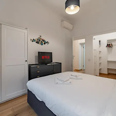 5 Walk From Porta Venezia Station, With 2 Bedrooms Милан