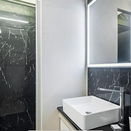Giusti Two-bedroom Duplex - Arco Della Pace & Sempione Park - Sleeps 5 *