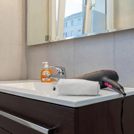 Gambara M1 - 15 Min To Duomo, Balcony, Ac&wifi شقة