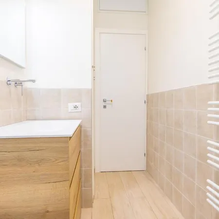 Elegant 1bdr In The Center, 5 Min From The Duomo شقة *