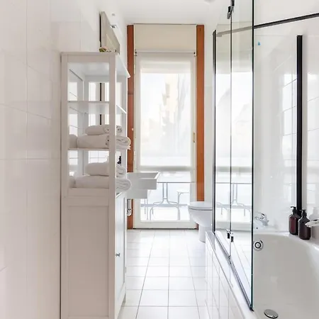 شقة Duomo 7 Min - 3 Bedrooms, Terrace & Parking ميلان