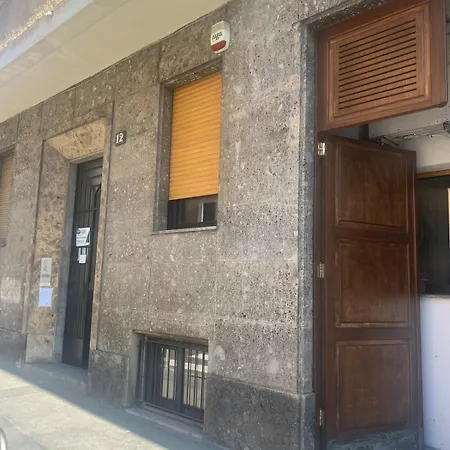 Three-room Sleeps 6 Life Fiera San Siro Apartman *