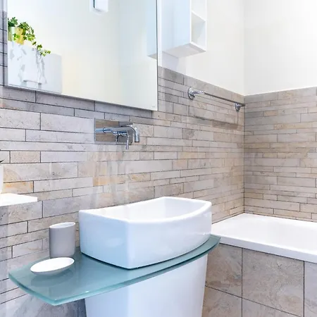 A 300m Dalla Metro Nel Cuore Di Con Wifi דירה