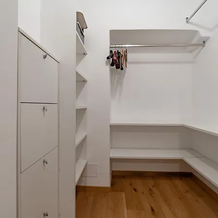 5 Walk From Porta Venezia Station, With 2 Bedrooms Милан